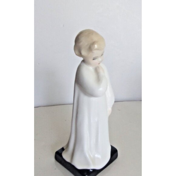 Vintage Royal Doulton Figurine "Darling" 5 1/4" tall H.N. 1985 by Charles Vyse - Picture 1 of 9